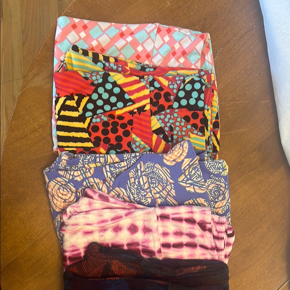 LuLaRoe set of 6 pairs of super soft cozy leggings one size. Gently used